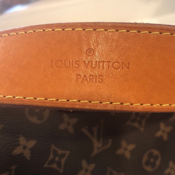 LV bag - Picture 2 of 5